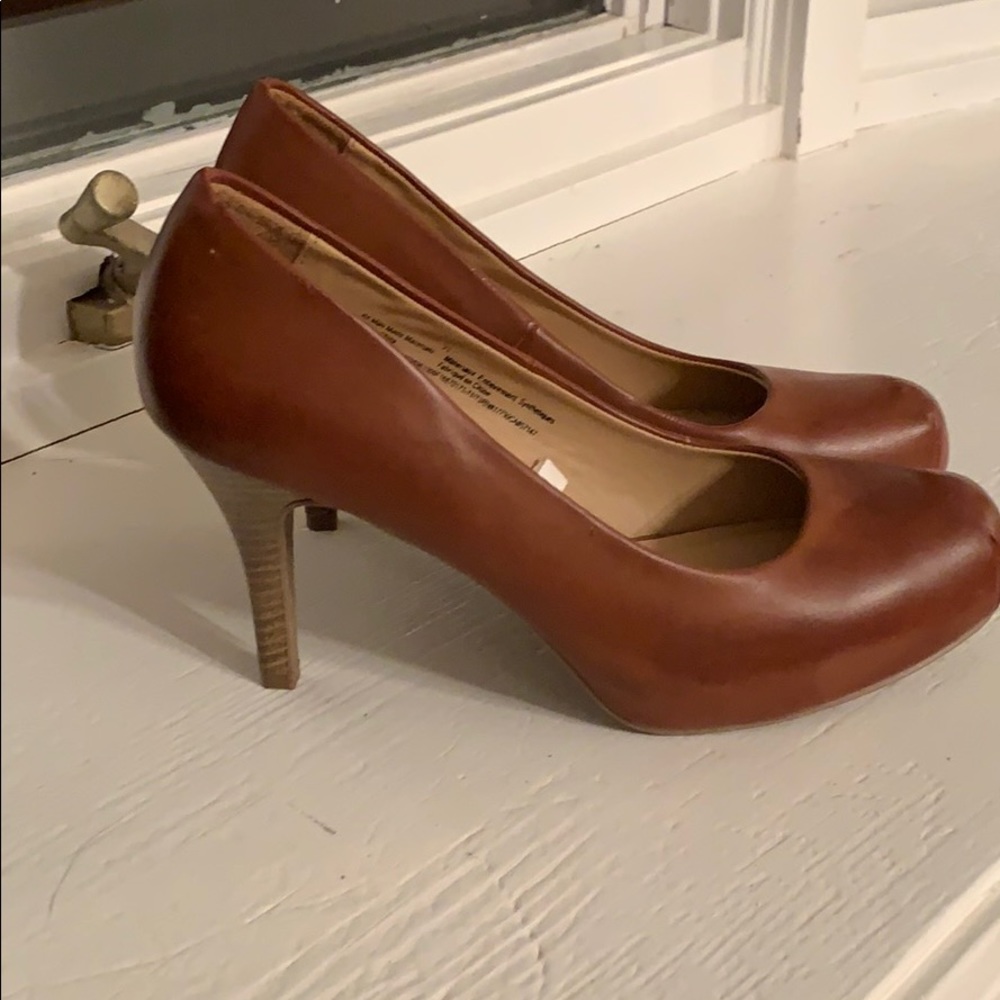 New mossimo camel heels